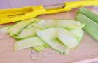Салат из свежих кабачков: рецепт Салат из кабачков сырых на терке
